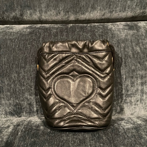 Authentic Gucci mini bucket bag- missing the chain. - Picture 3 of 6